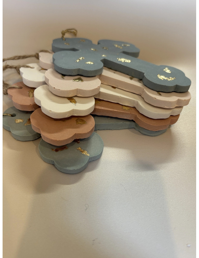 Croix aux éclats dorés