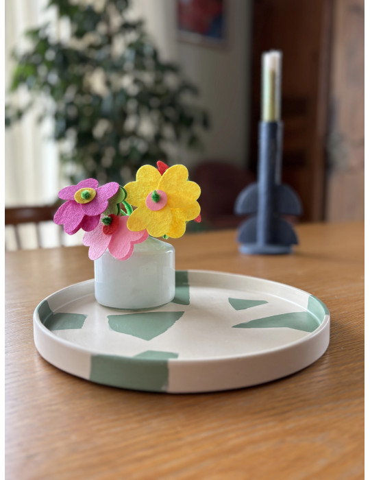 Le plateau fait à la main avec des designs uniques