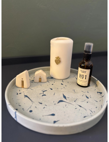 Le plateau fait à la main avec des designs uniques