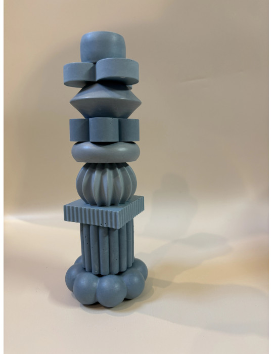 Bougeoirs modulables, conçus pour être empilés librement, ils permettent de créer des compositions uniques et personnalisables