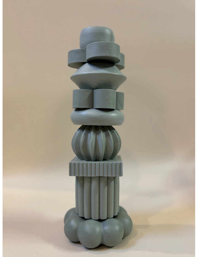 Bougeoirs modulables, conçus pour être empilés librement, ils permettent de créer des compositions uniques et personnalisables