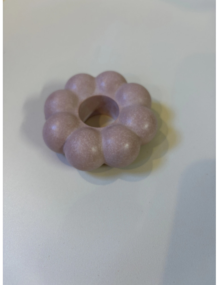 Bougeoirs modulables, conçus pour être empilés librement, ils permettent de créer des compositions uniques et personnalisables