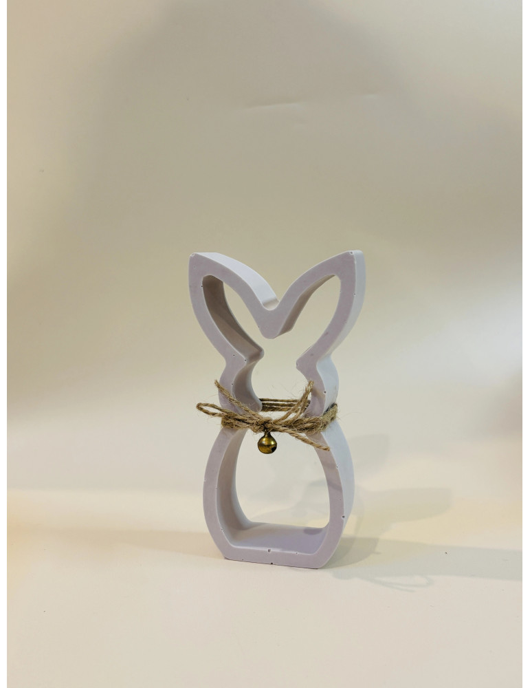 Lapin clochette, son allure minimaliste et sa teinte douce en font un atout charme pour toute décoration printanière.