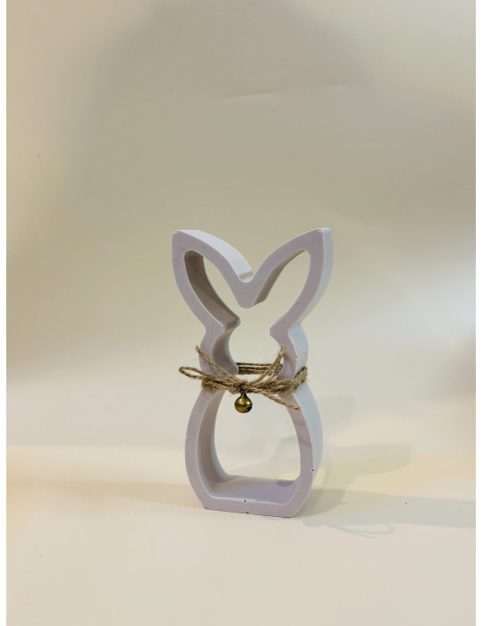 Lapin clochette, son allure minimaliste et sa teinte douce en font un atout charme pour toute décoration printanière.