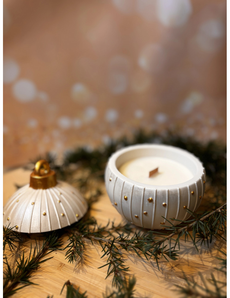 La boule bougie de Noël striée