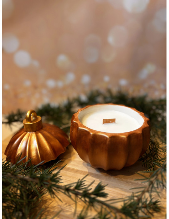 La boule bougie de Noël striée