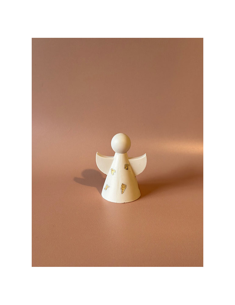 Ange blanc et doré en résine écologique