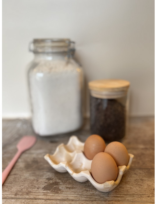 Boîte à oeufs design, pratique et élégante, elle apporte  une touche esthétique à votre cuisine.