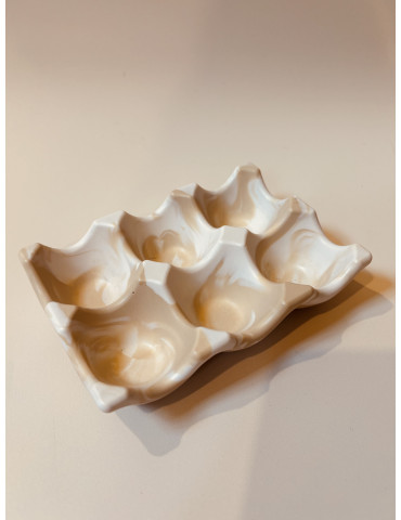 Boîte à oeufs design, pratique et élégante, elle apporte  une touche esthétique à votre cuisine.