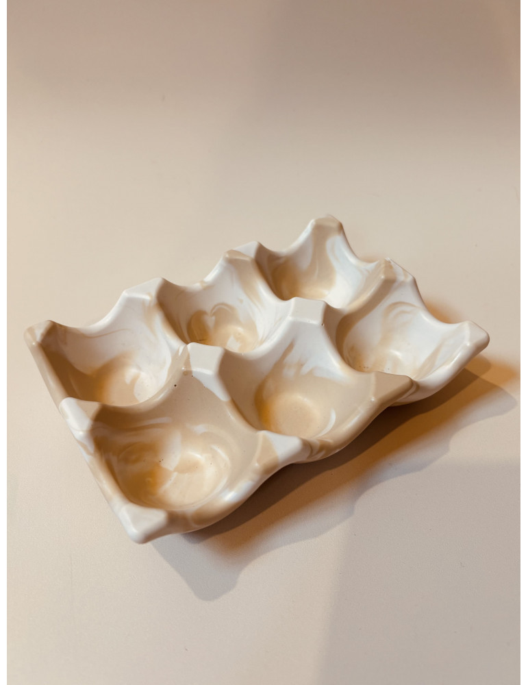 Boîte à oeufs design, pratique et élégante, elle apporte  une touche esthétique à votre cuisine.