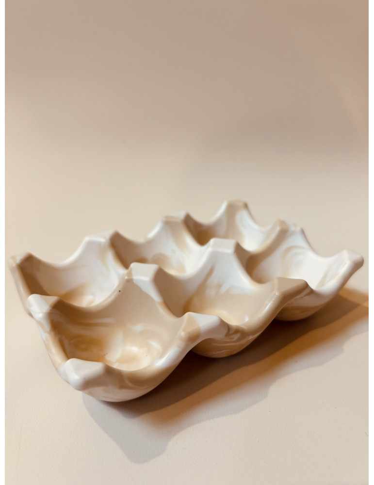 Boîte à oeufs design, pratique et élégante, elle apporte  une touche esthétique à votre cuisine.