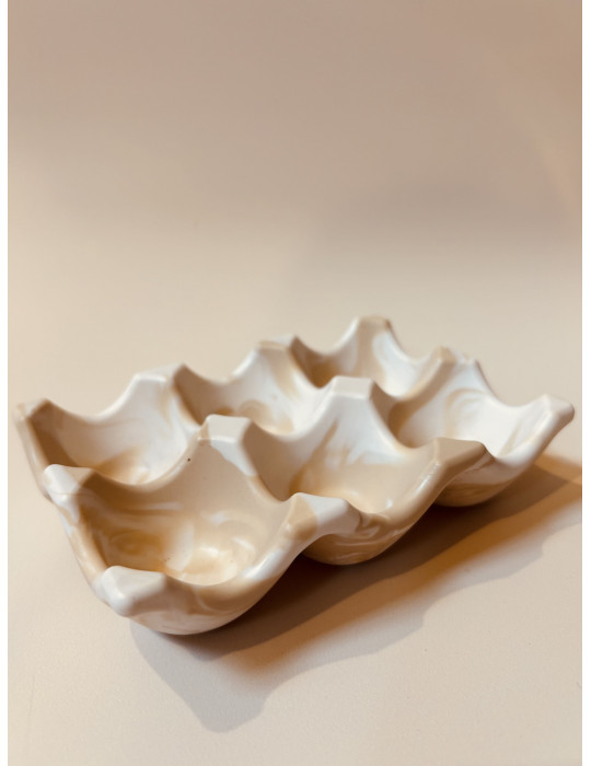 Boîte à oeufs design, pratique et élégante, elle apporte  une touche esthétique à votre cuisine.