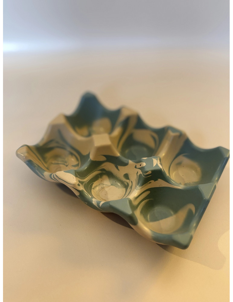 Boîte à oeufs design, pratique et élégante, elle apporte  une touche esthétique à votre cuisine.