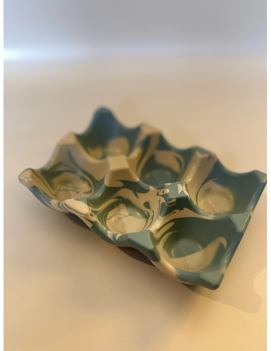 Boîte à oeufs design, pratique et élégante, elle apporte  une touche esthétique à votre cuisine.