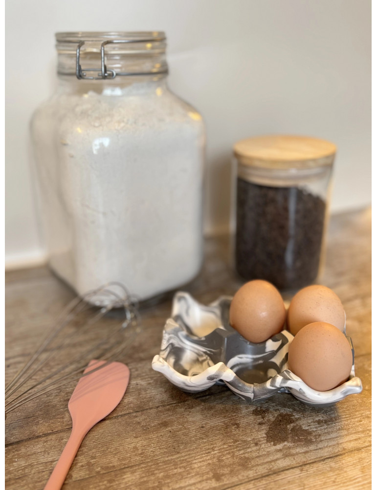 Boîte à oeufs design, pratique et élégante, elle apporte  une touche esthétique à votre cuisine.