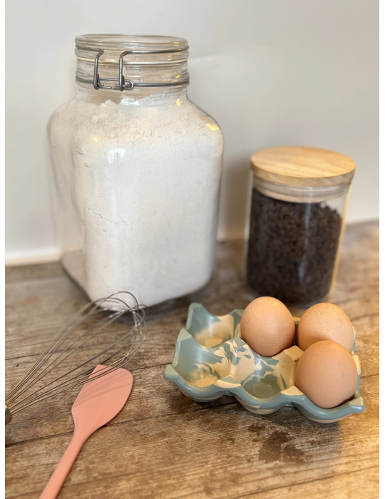 Boîte à oeufs design, pratique et élégante, elle apporte  une touche esthétique à votre cuisine.