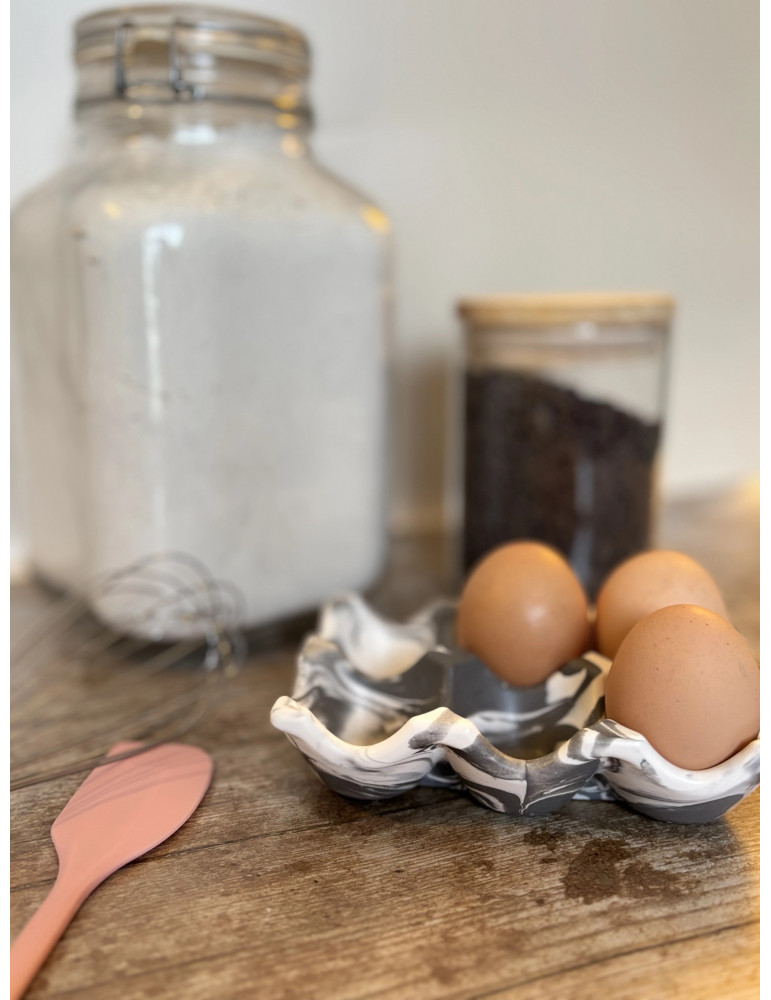 Boîte à oeufs design, pratique et élégante, elle apporte  une touche esthétique à votre cuisine.
