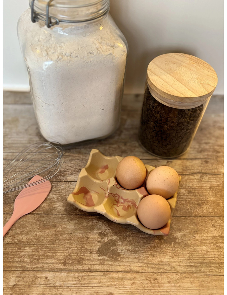 Boîte à oeufs design, pratique et élégante, elle apporte  une touche esthétique à votre cuisine.