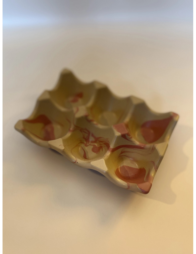 Boîte à oeufs design, pratique et élégante, elle apporte  une touche esthétique à votre cuisine.