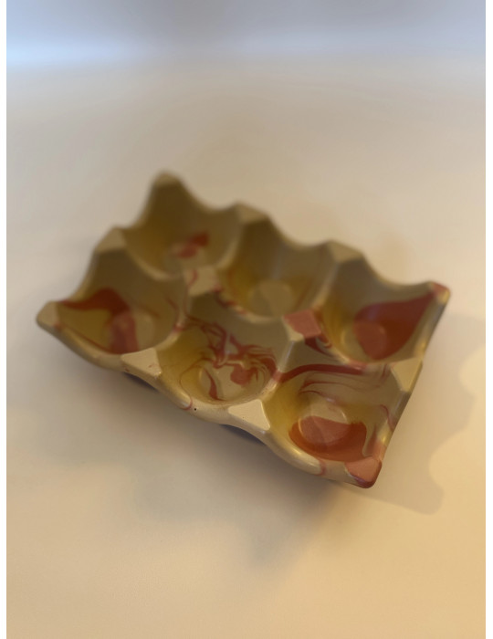 Boîte à oeufs design, pratique et élégante, elle apporte  une touche esthétique à votre cuisine.